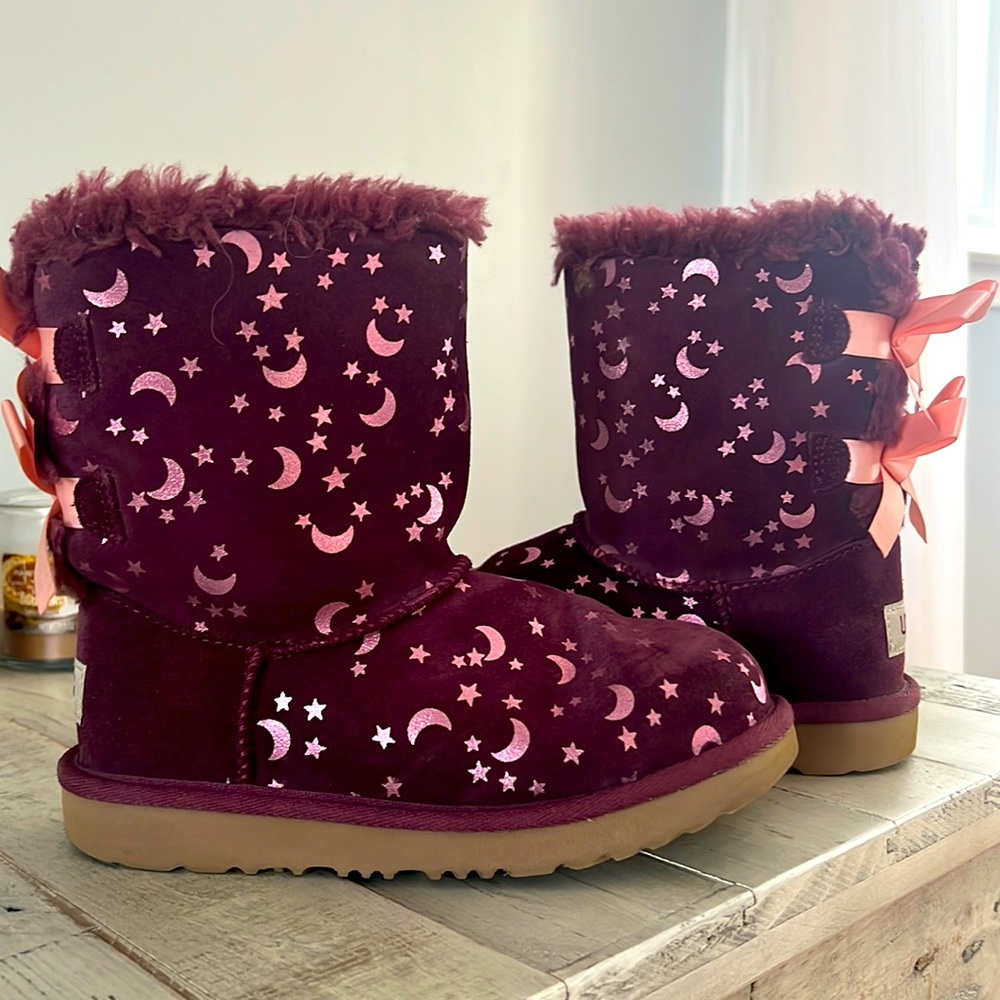 Gently used condition kids Uggs size 1